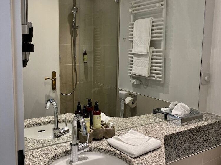 Quarto Comfort, Villa Carlton   Adults Only