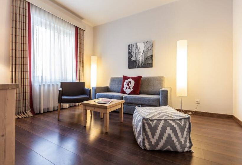Quarto superior, Villa Carlton   Adults Only