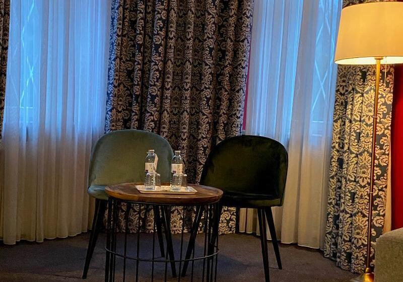 Quarto superior, Villa Carlton   Adults Only