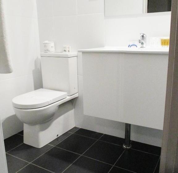 Семейный Номер, Cronulla Motor Inn
