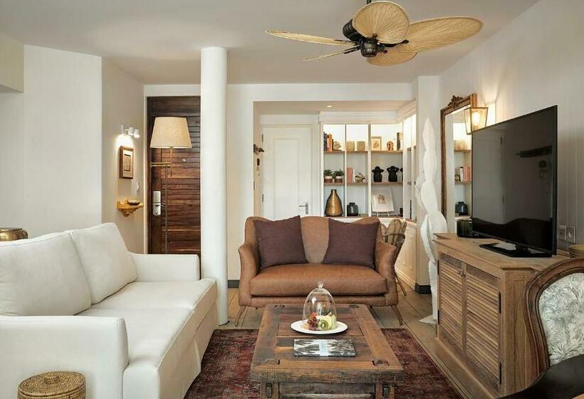 سوئیت سینیور, Paradise Cove Boutique