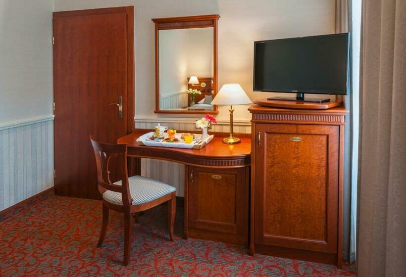 اتاق استاندارد با چشم‌انداز باغ, Adria Hotel Prague