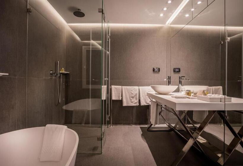 Deluxe Suite, Alexander Hotel– Tel Aviv