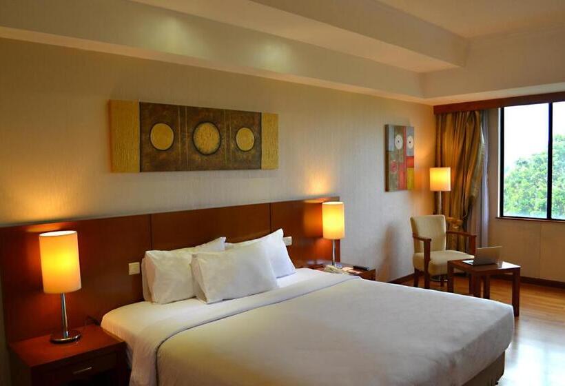 Quarto Deluxe Cama King, Artotel Gelora Senayan Jakarta