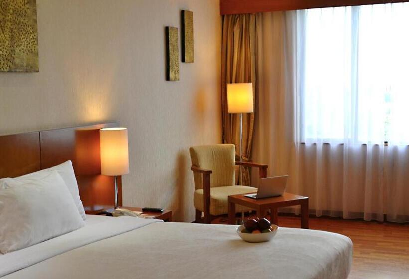 Номер Deluxe Кровать Кинг, Artotel Gelora Senayan Jakarta