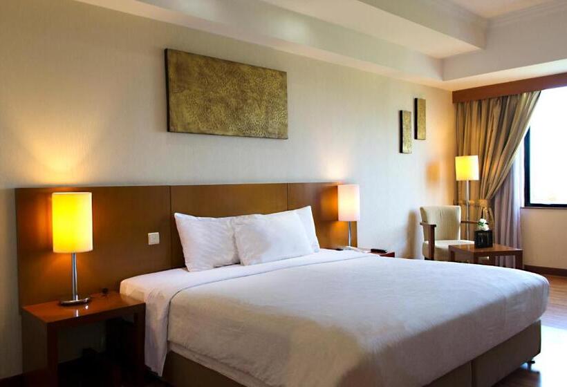 Номер Deluxe Кровать Кинг, Artotel Gelora Senayan Jakarta