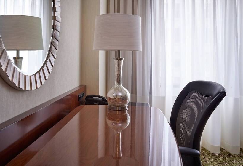 장애인을 위한 더블 침대 스탠다드 룸, Cleveland Marriott Downtown At Key Tower