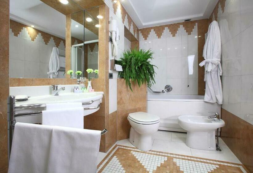 اتاق خانوادگی, Sanpi Milano