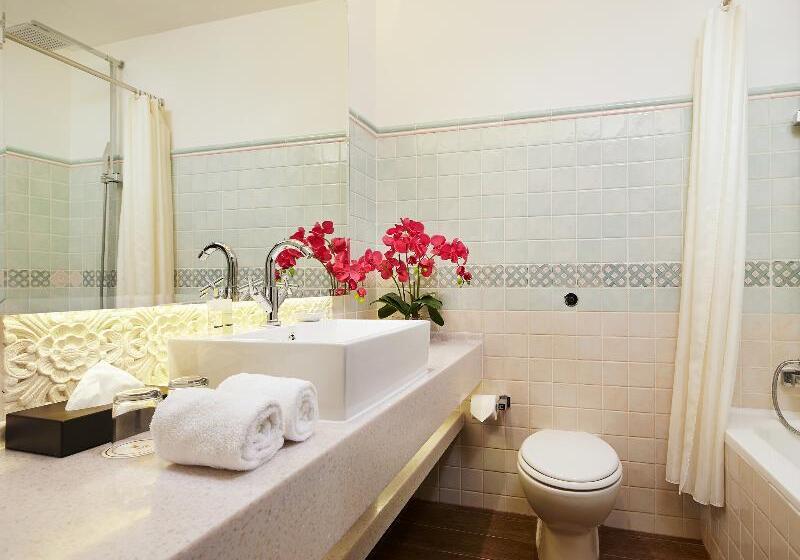 اتاق لوکس, Village Hotel Albert Court By Far East Hospitality
