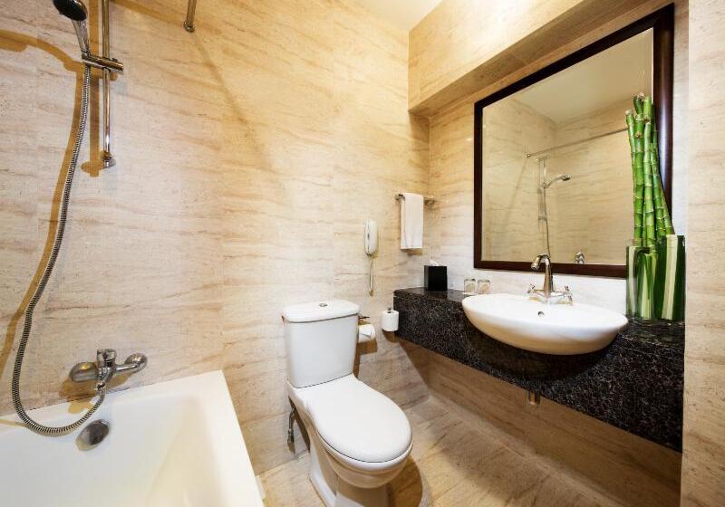 اتاق کلاب, Village Hotel Albert Court By Far East Hospitality