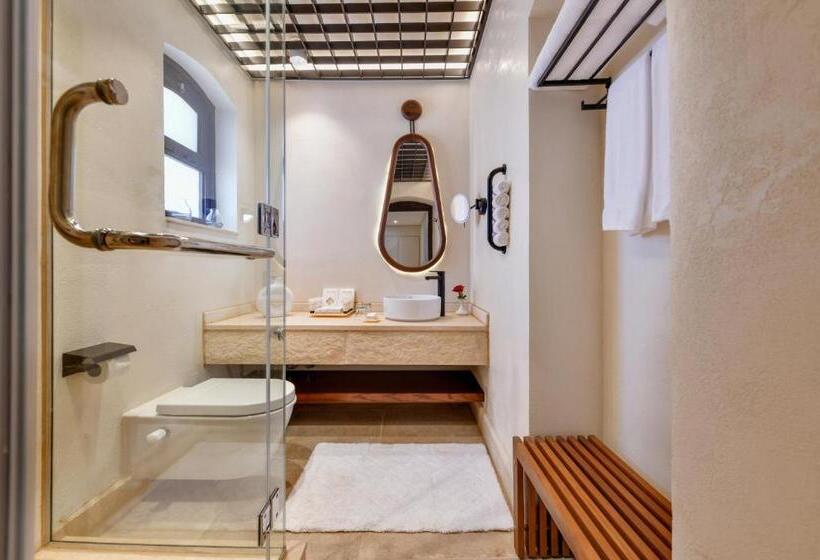 سوییت جونیور با چشم‌انداز دریا, Movenpick Resort El Quseir