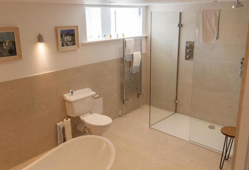 Family Suite, The George Hotel And Beach Club