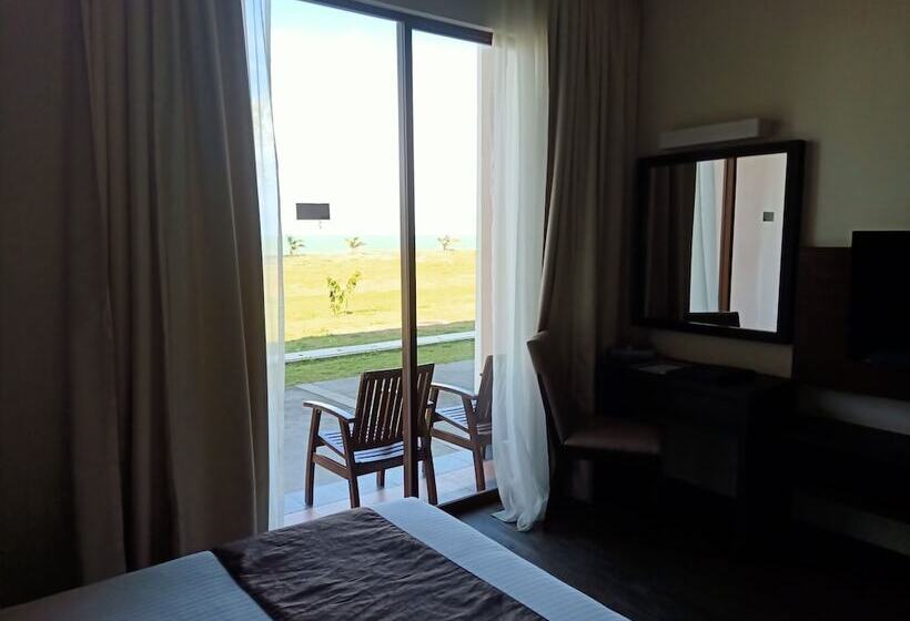 Номер Superior Вид на Море, Villea Rompin Resort & Golf