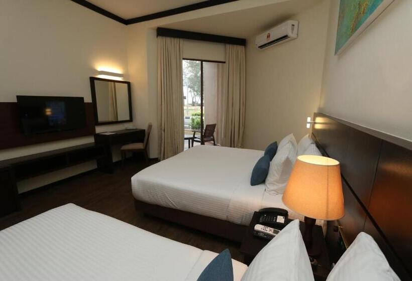 Трехместный Номер Superior, Villea Rompin Resort & Golf