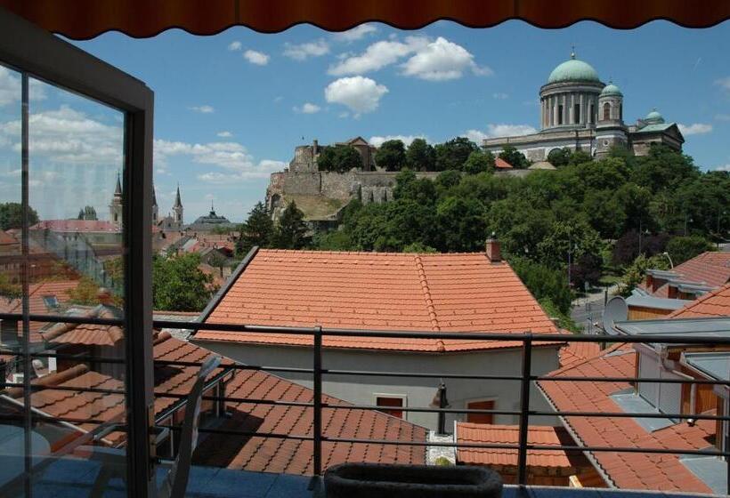 Апартаменты 2 Спальни с Балконом, Alabárdos Panzió és Apartmanház