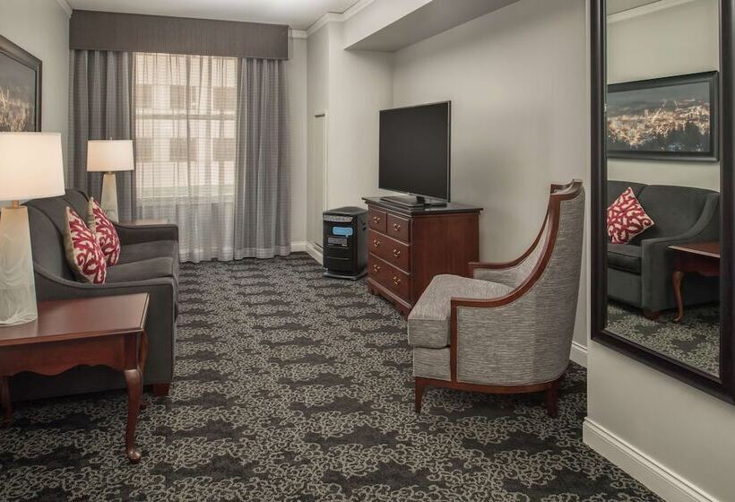 Люкс Кровать Кинг, Embassy Suites By Hilton Portland Downtown