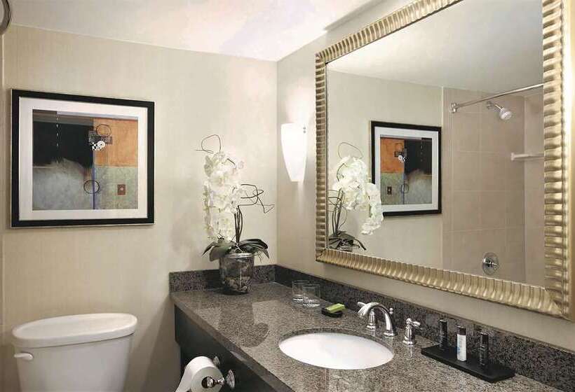 Люкс Кровать Кинг, Embassy Suites By Hilton Portland Downtown