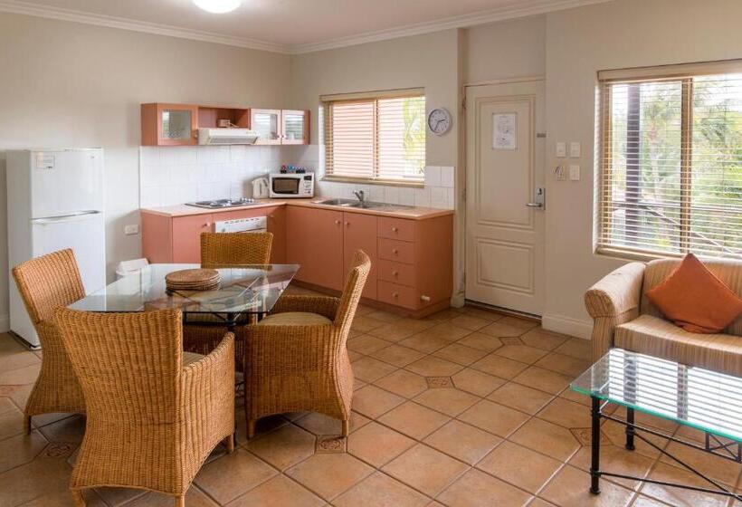 스위트, Moonlight Bay Suites