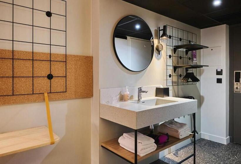 Номер Стандарт Трехместный, Moxy Annecy