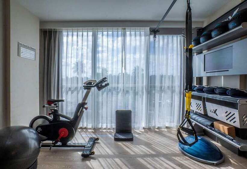 스탠다드 룸 킹사이즈 침대, Doubletree By Hilton Newark Penn Station