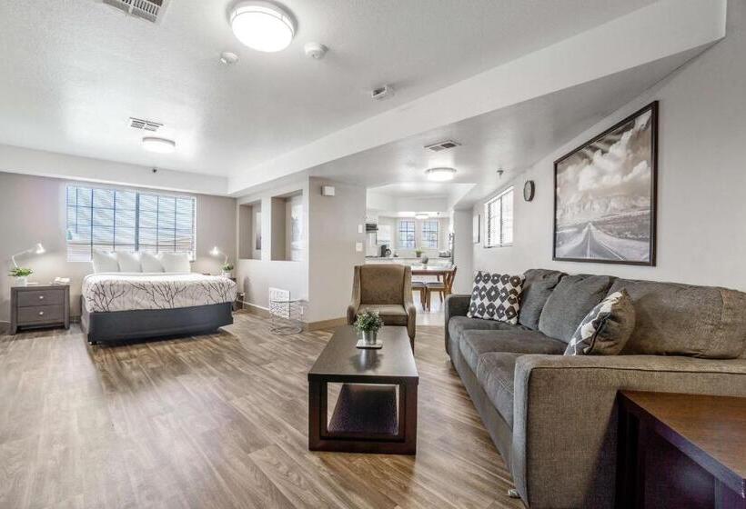 套房, Rancho San Diego Inn & Suites