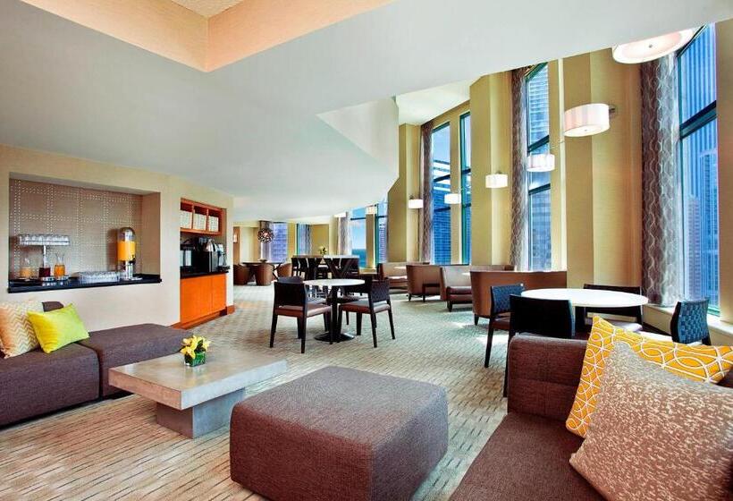 キングサイズベッドのクラブルーム, Sheraton Grand Chicago Riverwalk