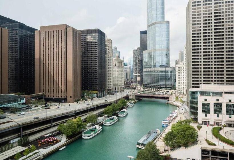キングサイズベッドのクラブルーム, Sheraton Grand Chicago Riverwalk