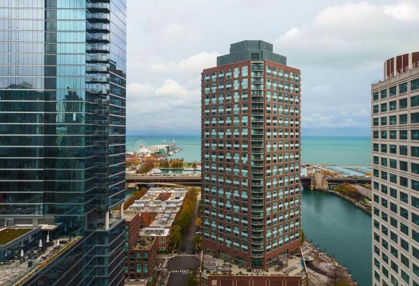 キングサイズベッドのスタンダードルーム, Sheraton Grand Chicago Riverwalk