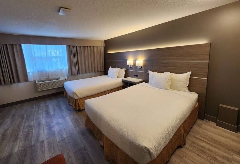 ２ダブルベッドのスタンダードルーム, Days Inn By Wyndham Penticton Conference Centre
