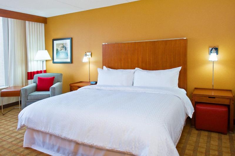 Стандартный Номер Кровать Кинг, Four Points By Sheraton Winnipeg South