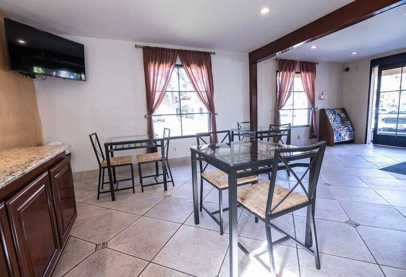 Номер Deluxe, Hospitality Inn