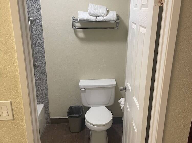 Номер Стандарт 2 Двуспальные Кровати, Hospitality Inn