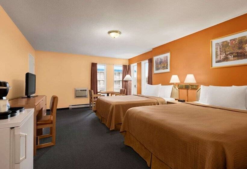 سوییت, Travelodge By Wyndham Quesnel Bc