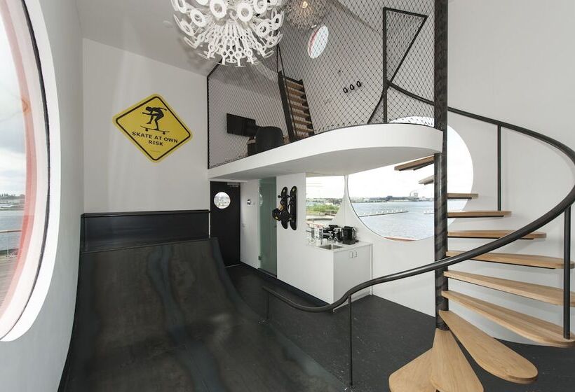 Standard Room, Botel