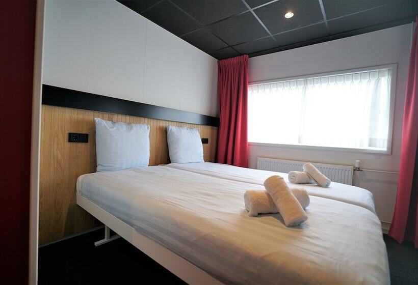Deluxe Quadruple Room, Botel