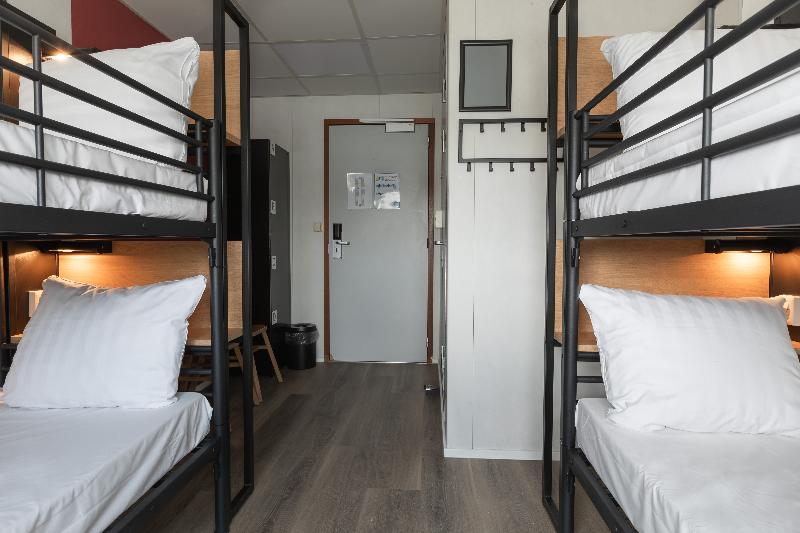 Standard Quadruple Room, Botel