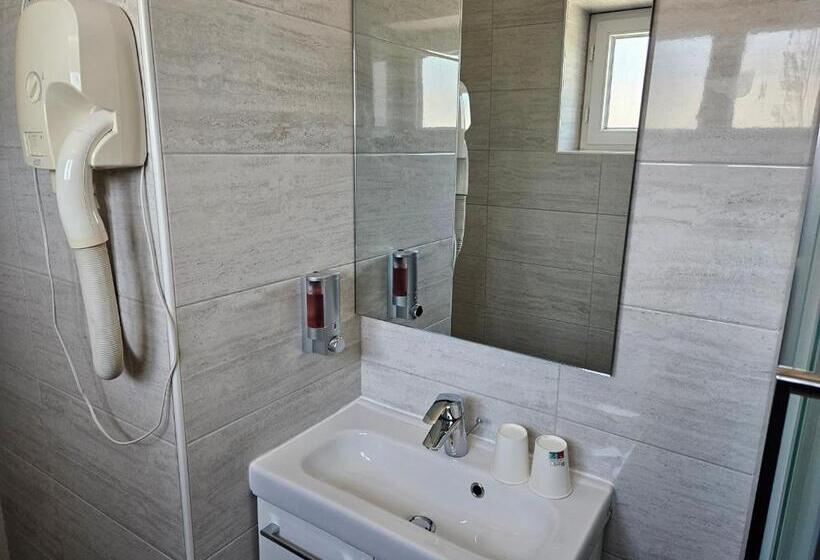 اتاق استاندارد, Hôtel Bellevue Et Du Chariot D Or