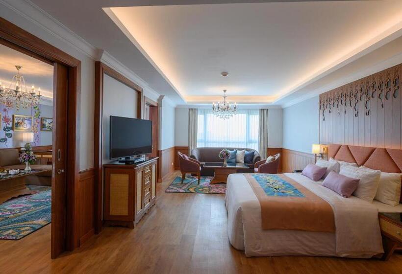 سوییت اجرایی, The Empress Hotel   Sha Extra Plus