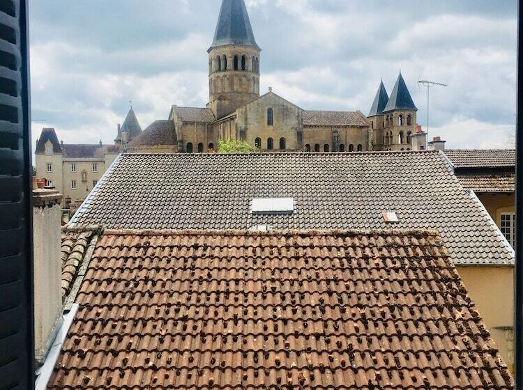 Номер Стандарт, De La Basilique