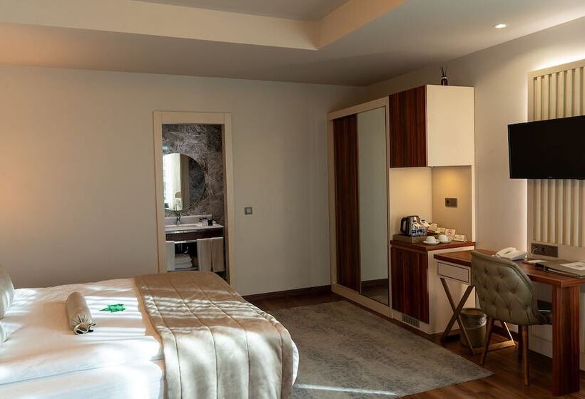 سوییت جونیور, Golden Royal Hotel & Spa