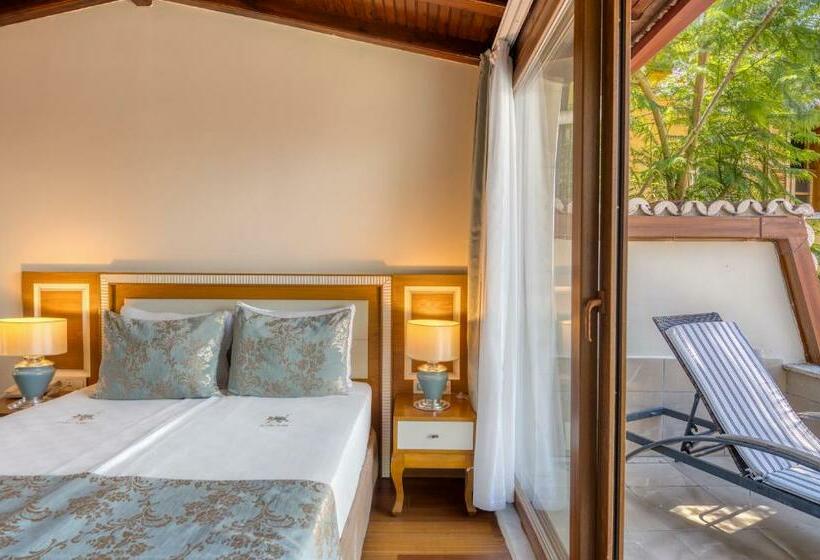 اتاق خانوادگی, Dögan