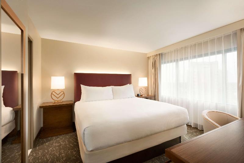 Люкс Кровать Кинг, Embassy Suites By Hilton Phoenix Downtown North