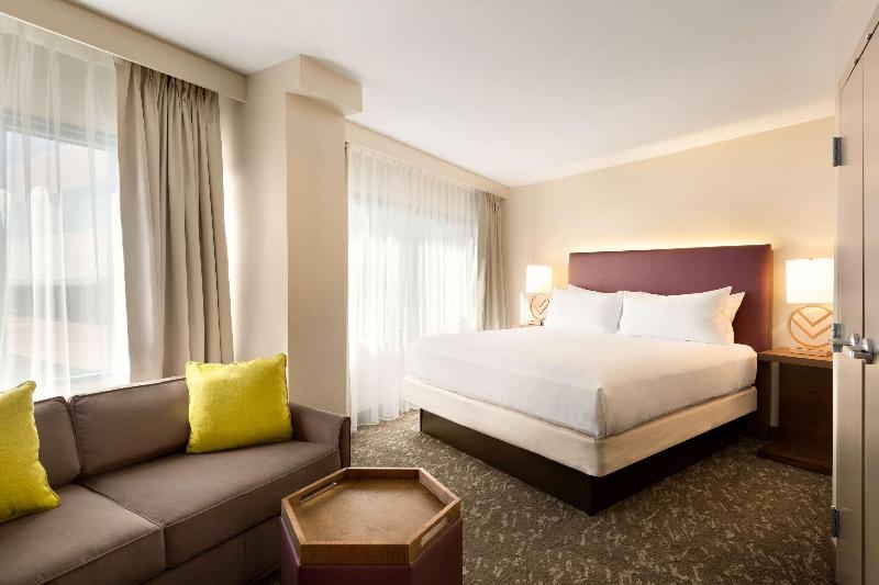 Студио Стандарт Кровать Кинг, Embassy Suites By Hilton Phoenix Downtown North