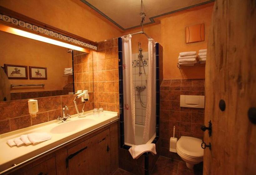 Номер Стандарт Трехместный, 4 Sterne Burghotel Castillo Alcazar, Europa Park Freizeitpark & Erlebnis Resort