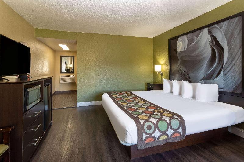 带大床的标准间, Super 8 By Wyndham Nau/downtown Conference Center