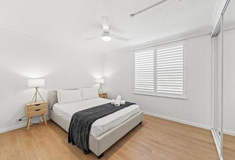 Апартаменты 2 спальни Вид на Сад, Burleigh Beach Tower