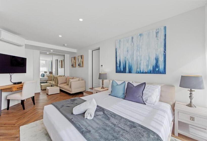 Superior studio with garden view, Burleigh Beach Tower