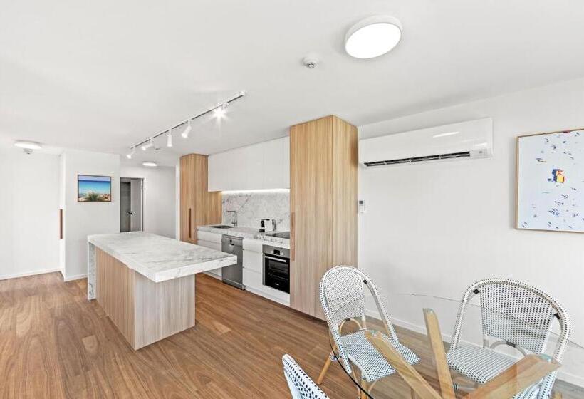 Апартаменты Deluxe 2 Спальни Вид на Море, Burleigh Beach Tower
