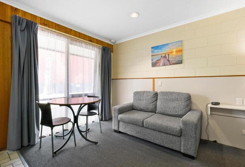 디럭스 스위트, Cunningham Shore Motel