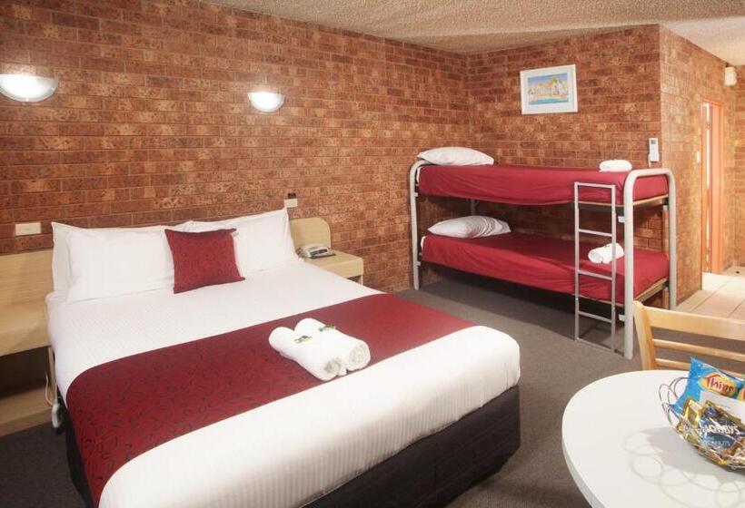 جناح عائلي, Courtyard Motor Inn
